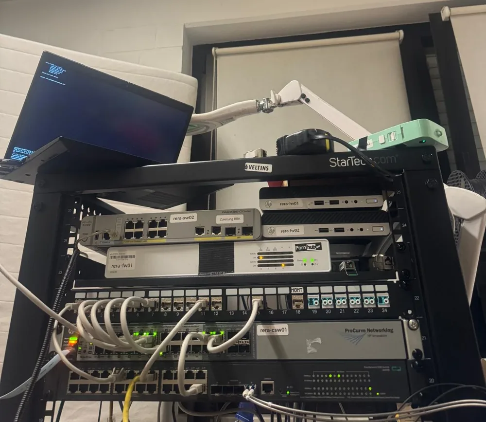 My homelab rack with switches, a firewall and two hypervisor hosts